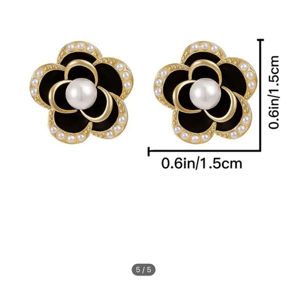 ROSE SHAPED FAUX PEARL STUD EARRINGS - Picture 6 of 6